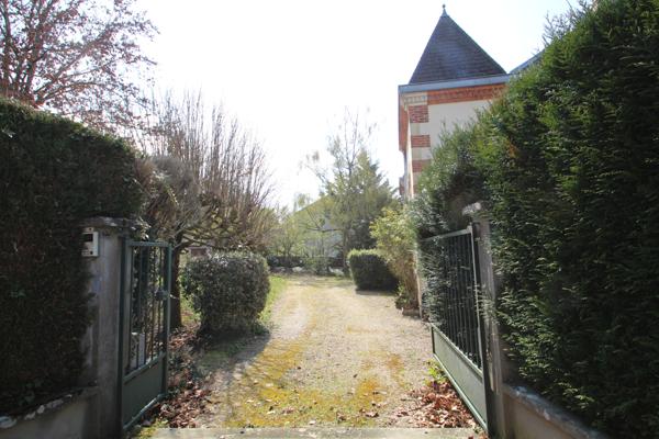 Bourbon-Lancy (71140) Propriété XIXe Centre ville A Vendre