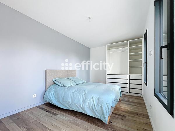 Maison
         8 pièces
        - 285 m² Bien prestige 1 442 000 € *