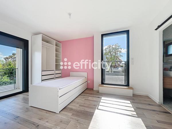 Maison
         8 pièces
        - 285 m² Bien prestige 1 442 000 € *