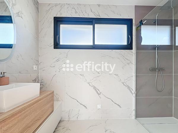 Maison
         8 pièces
        - 285 m² Bien prestige 1 442 000 € *
