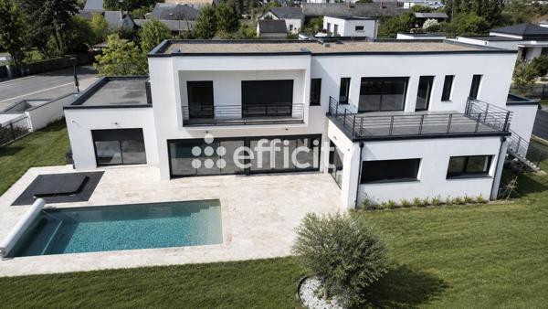 Maison
         8 pièces
        - 285 m² Bien prestige 1 442 000 € *