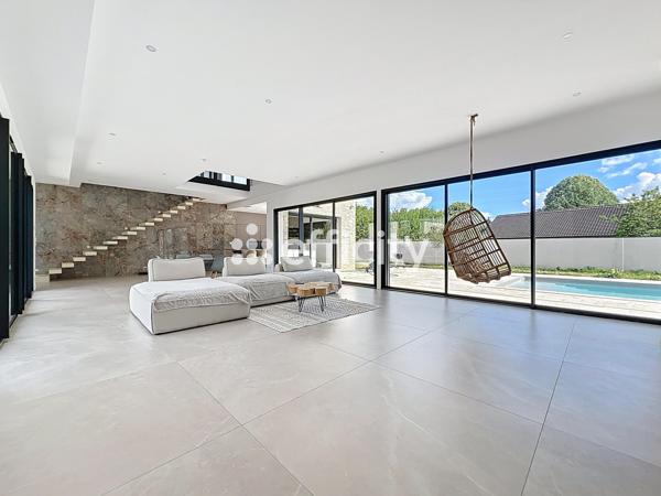 Maison
         8 pièces
        - 285 m² Bien prestige 1 442 000 € *