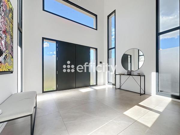 Maison
         8 pièces
        - 285 m² Bien prestige 1 442 000 € *