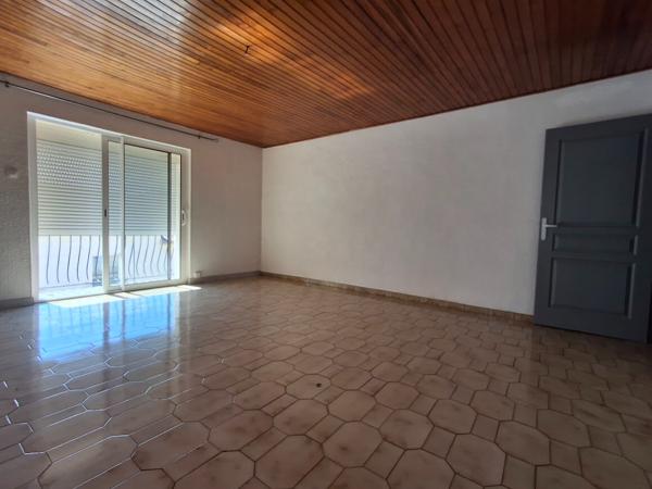 BEDARIEUX centre ville Appartement spacieux au 2ème étage