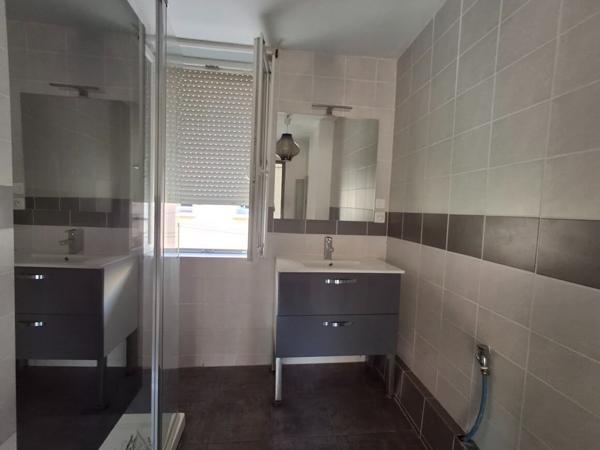 BEDARIEUX centre ville Appartement spacieux au 2ème étage