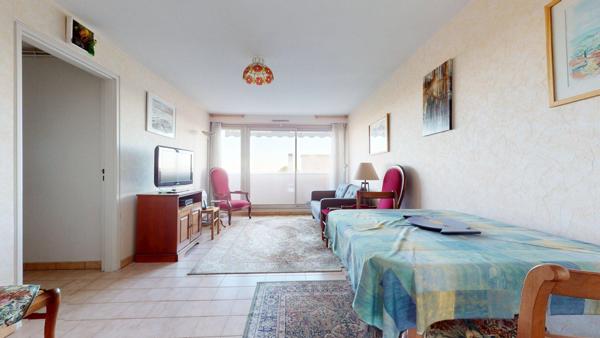 Montpellier (34070) T4 Montpellier Croix d’Argent tram ligne 2 – balcon, parking, vue