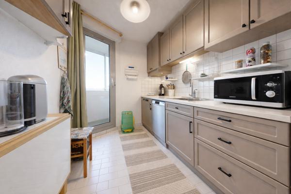 Montpellier (34070) T4 Montpellier Croix d’Argent tram ligne 2 – balcon, parking, vue