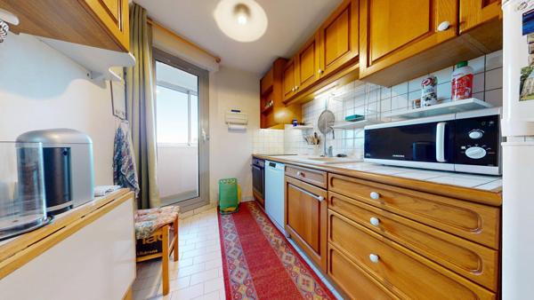 Montpellier (34070) T4 Montpellier Croix d’Argent tram ligne 2 – balcon, parking, vue