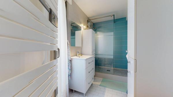 Montpellier (34070) T4 Montpellier Croix d’Argent tram ligne 2 – balcon, parking, vue