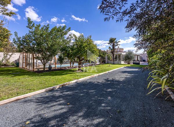 BELLE PROPRIETE 6 CHAMBRES, BELLES PRESTATIONS !