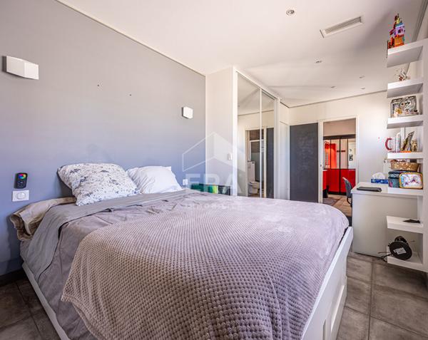 BELLE PROPRIETE 6 CHAMBRES, BELLES PRESTATIONS !