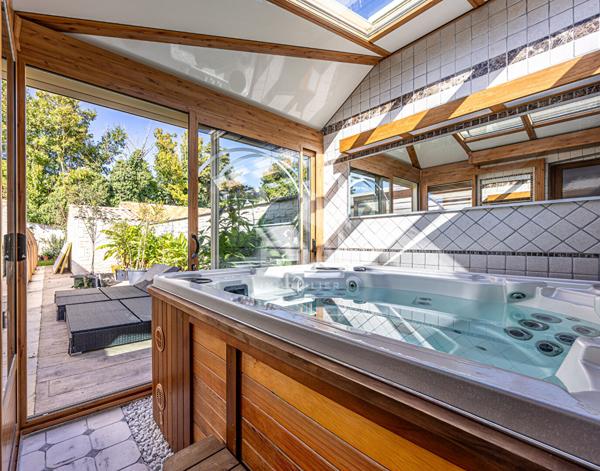 BELLE PROPRIETE 6 CHAMBRES, BELLES PRESTATIONS !