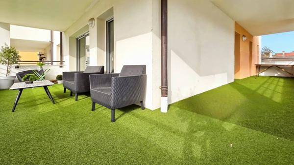 Superbe T4 de 93 m² – Grande terrasse 30 m² – centre du village