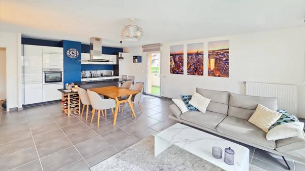 Superbe T4 de 93 m² – Grande terrasse 30 m² – centre du village