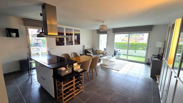 Superbe T4 de 93 m² – Grande terrasse 30 m² – centre du village
