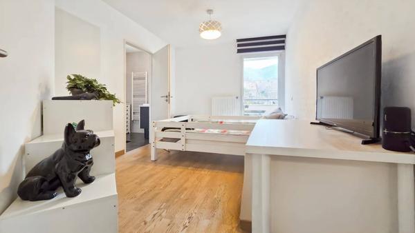 Superbe T4 de 93 m² – Grande terrasse 30 m² – centre du village