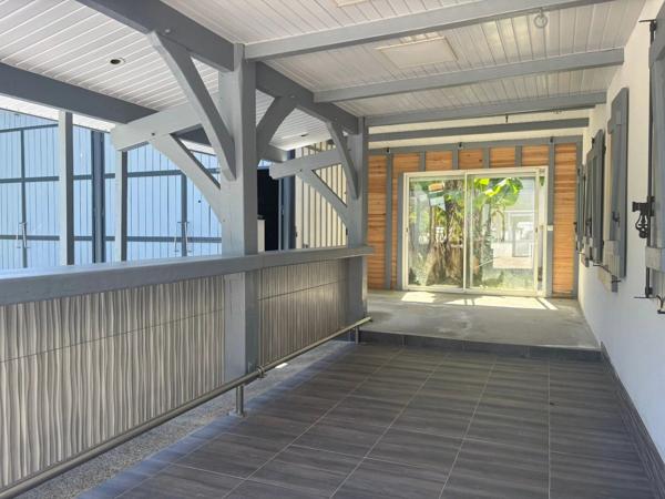 Vente                                                      Maison
                        
                     7 pièces                      214 m2                     à Saint-Vincent-de-Paul