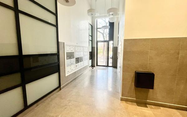 Appartement à vendre    3 pièces • 64,51 m2 Lyon 8