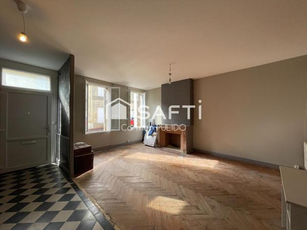 Charmante maison de ville en pierre proche des commerces et d'une gare