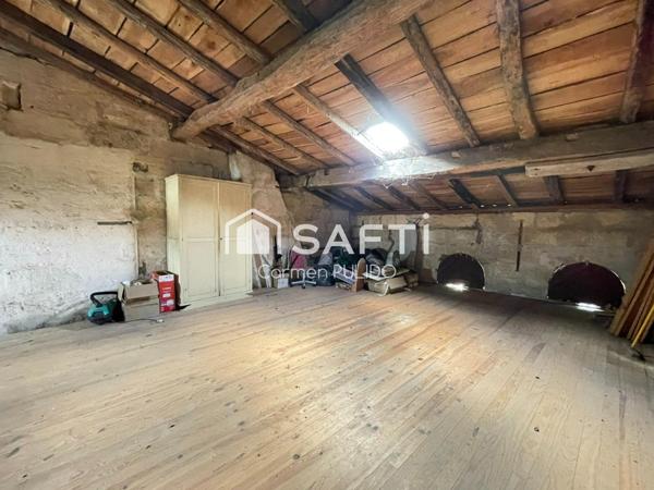 Charmante maison de ville en pierre proche des commerces et d'une gare