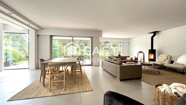 Demeure contemporaine avec double garage