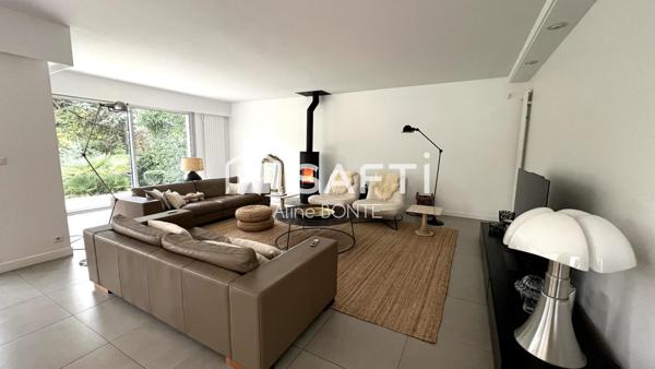 Demeure contemporaine avec double garage
