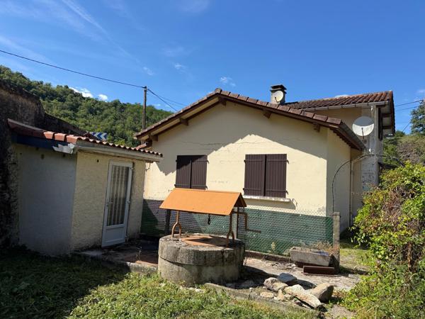 Maison de garde barrière à la campagne