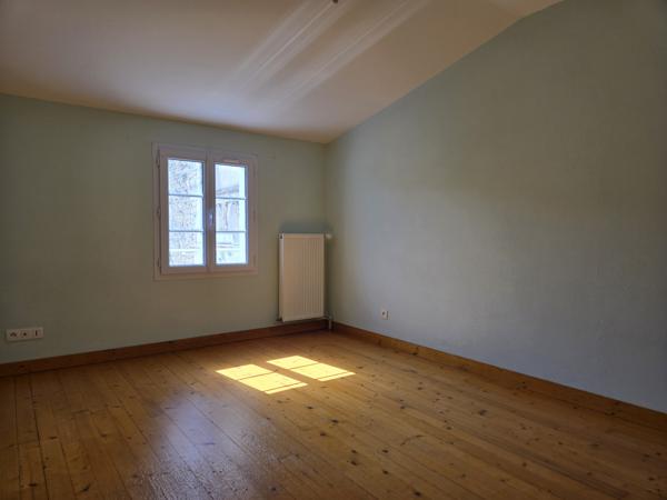 Maison
                                                                                                                                                                                                                                                                                                                        5 pièce(s)                                                                                                                                                                                                          4 chambre(s)                                                                                                                                                                                                          108.05  m²