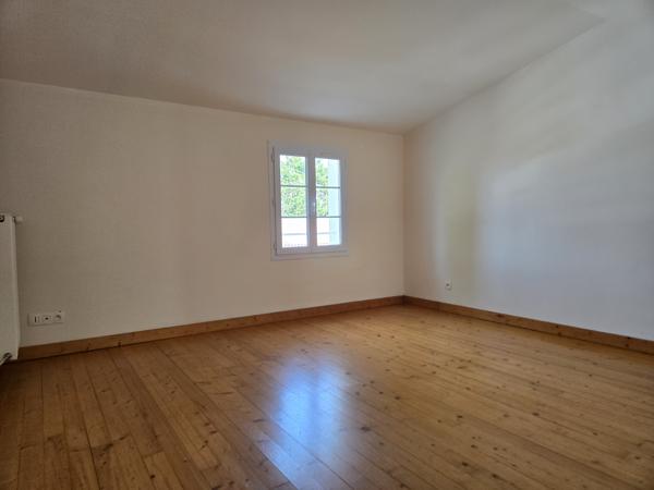 Maison
                                                                                                                                                                                                                                                                                                                        5 pièce(s)                                                                                                                                                                                                          4 chambre(s)                                                                                                                                                                                                          108.05  m²