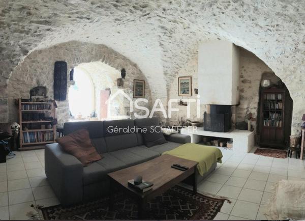 Mas en pierre de 240 m2 , jardin de 2430m2, Véranda, Garages