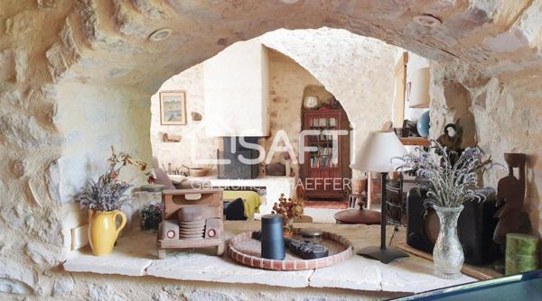 Mas en pierre de 240 m2 , jardin de 2430m2, Véranda, Garages