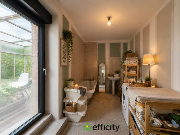 Maison
         6 pièces
        - 152 m² Exclusivité 220 000 € *