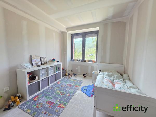 Maison
         6 pièces
        - 152 m² Exclusivité 220 000 € *