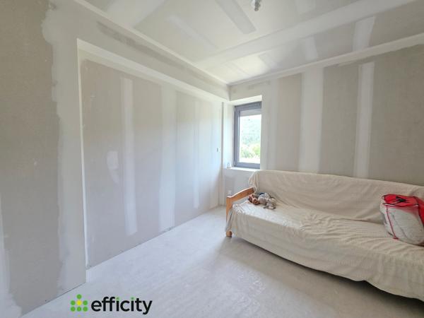 Maison
         6 pièces
        - 152 m² Exclusivité 220 000 € *