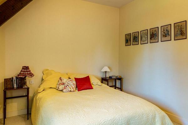 LIEUX UNIQUES ® - PROPRIÉTÉS PRIVÉES - PROPOSE SUPERBE PROPRIETE DE 1980 SUR 4000 M² DE TERRAIN ENTIEREMENT CLOS - GROUETS