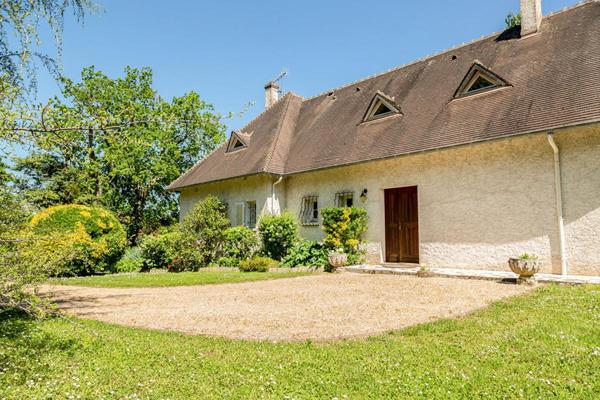 LIEUX UNIQUES ® - PROPRIÉTÉS PRIVÉES - PROPOSE SUPERBE PROPRIETE DE 1980 SUR 4000 M² DE TERRAIN ENTIEREMENT CLOS - GROUETS