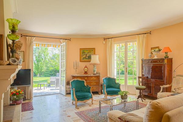 LIEUX UNIQUES ® - PROPRIÉTÉS PRIVÉES - PROPOSE SUPERBE PROPRIETE DE 1980 SUR 4000 M² DE TERRAIN ENTIEREMENT CLOS - GROUETS