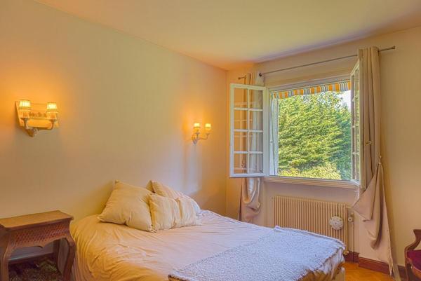 LIEUX UNIQUES ® - PROPRIÉTÉS PRIVÉES - PROPOSE SUPERBE PROPRIETE DE 1980 SUR 4000 M² DE TERRAIN ENTIEREMENT CLOS - GROUETS