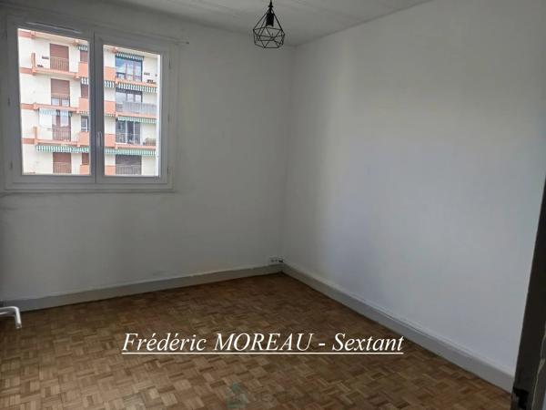 Dans résidence calme et bien entretenue en hyper centre, venez découvrir ce beau T4 avec balcon et garage