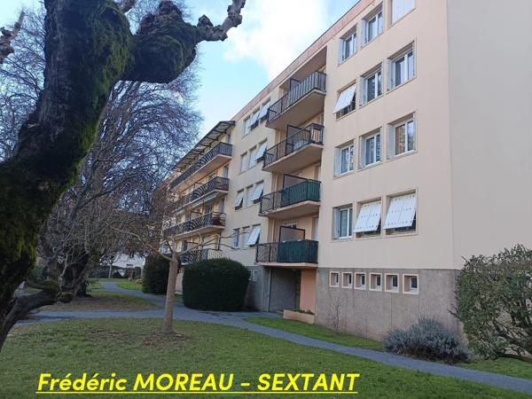 Dans résidence calme et bien entretenue en hyper centre, venez découvrir ce beau T4 avec balcon et garage