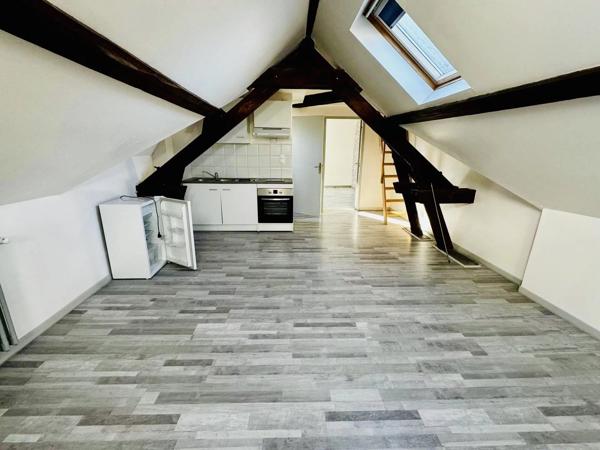 Location                                                      Appartement
                        
                     2 pièces                      33 m2                     à Saint-Quentin
