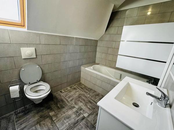 Location                                                      Appartement
                        
                     2 pièces                      33 m2                     à Saint-Quentin