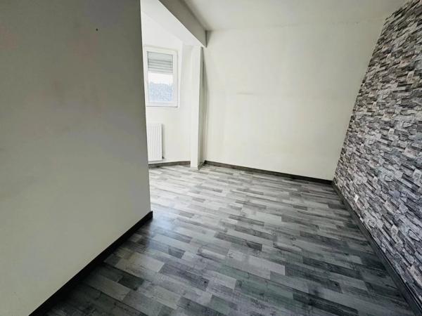 Location                                                      Appartement
                        
                     2 pièces                      33 m2                     à Saint-Quentin