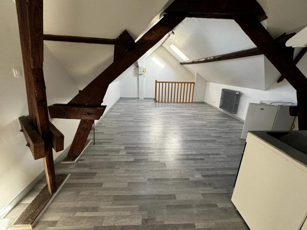 Location                                                      Appartement
                        
                     2 pièces                      33 m2                     à Saint-Quentin
