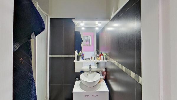 PROCHE CENTRE-VILLE NANGIS, APPARTEMENT 3 PIECES, PLACE DE STATIONNEMENT