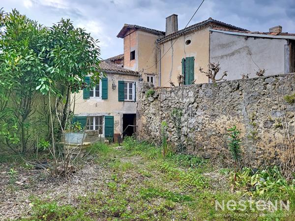 A Vendre Maison en pierre à rénover de 163 m² avec jardin et dépendances proche des commodités