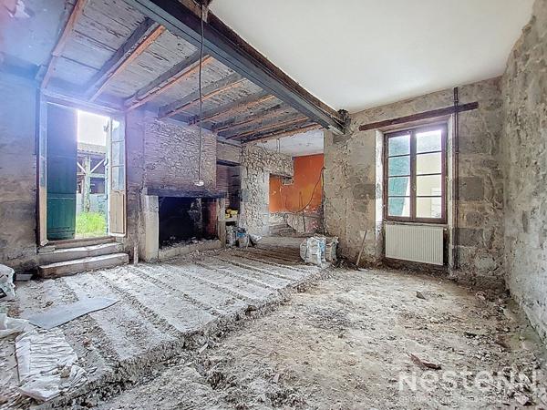 A Vendre Maison en pierre à rénover de 163 m² avec jardin et dépendances proche des commodités