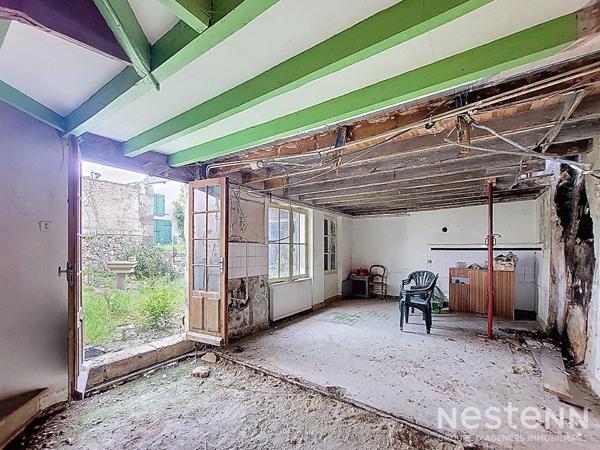 A Vendre Maison en pierre à rénover de 163 m² avec jardin et dépendances proche des commodités