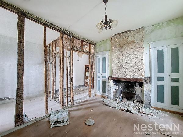 A Vendre Maison en pierre à rénover de 163 m² avec jardin et dépendances proche des commodités