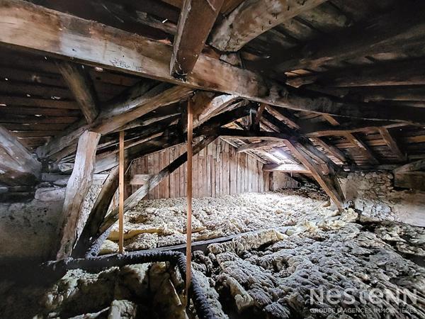 A Vendre Maison en pierre à rénover de 163 m² avec jardin et dépendances proche des commodités